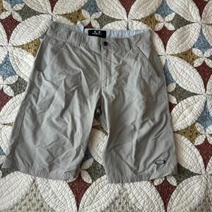 Oakley beige performance outdoor shorts Size 32"
